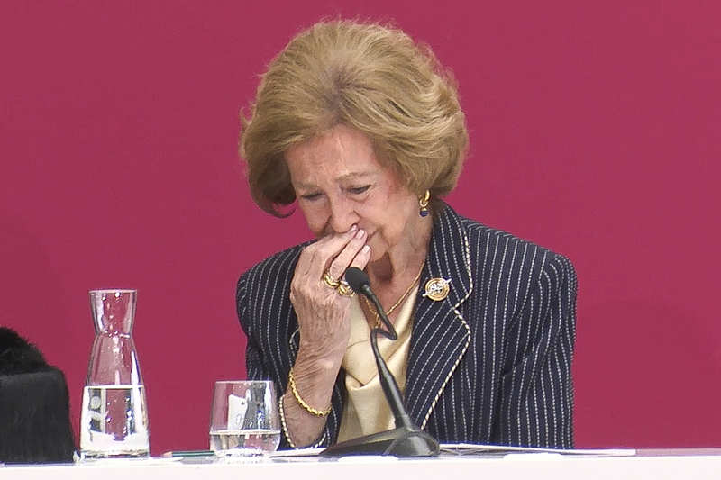 La Reina Sofía llorando en un acto