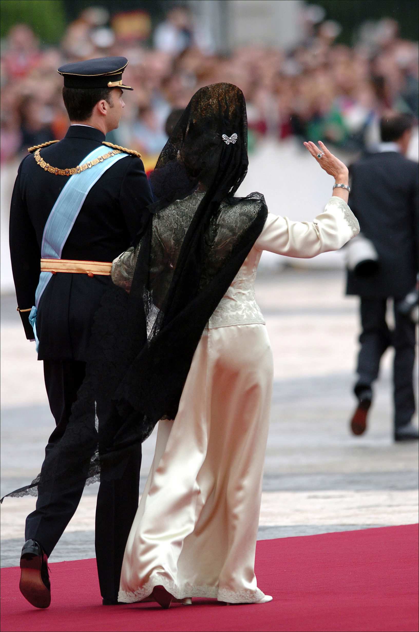 La reina Sofía lució este broche en la boda de su hijo para sujetar la mantilla de su cabello