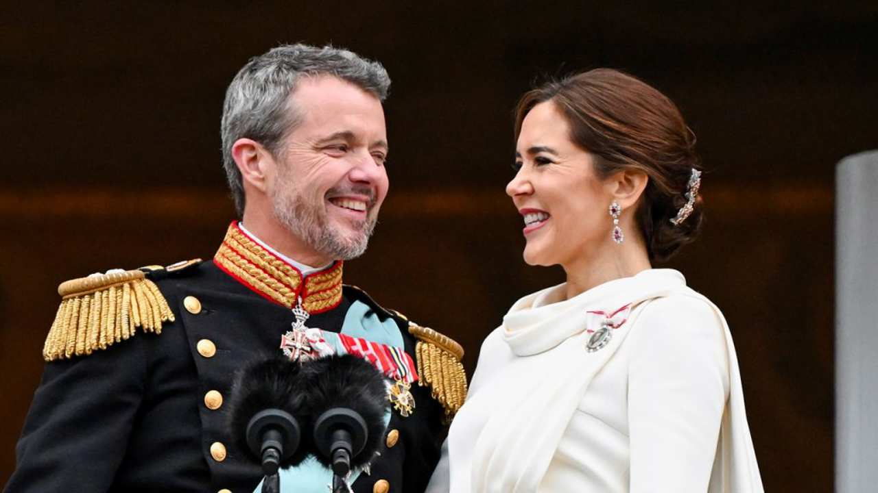 La foto de 'unidad' de Federico de Dinamarca y Mary Donaldson en medio de la polémica del viaje del monarca a Madrid