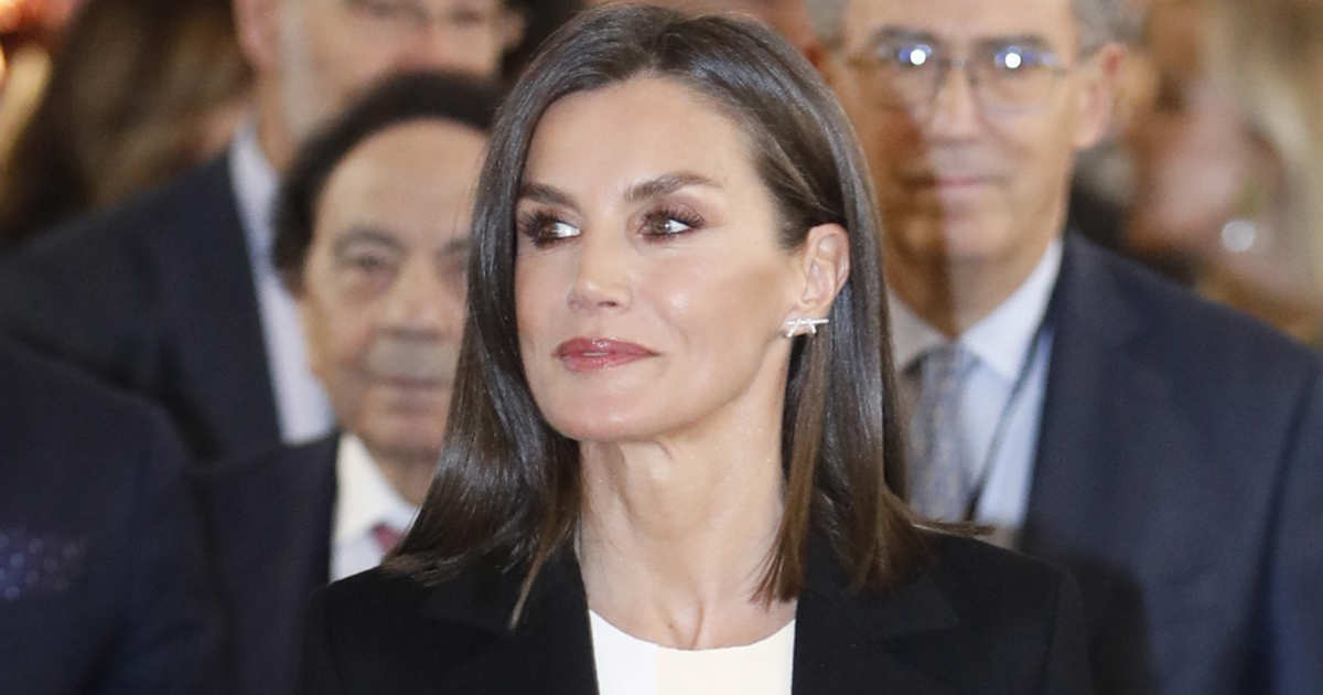 La Reina Letizia apuesta por un binomio infalible (y cómodo) en su  aparición en ARCO