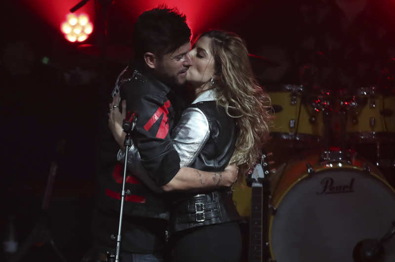 Pablo López y Miriam Rodríguez, en un concierto