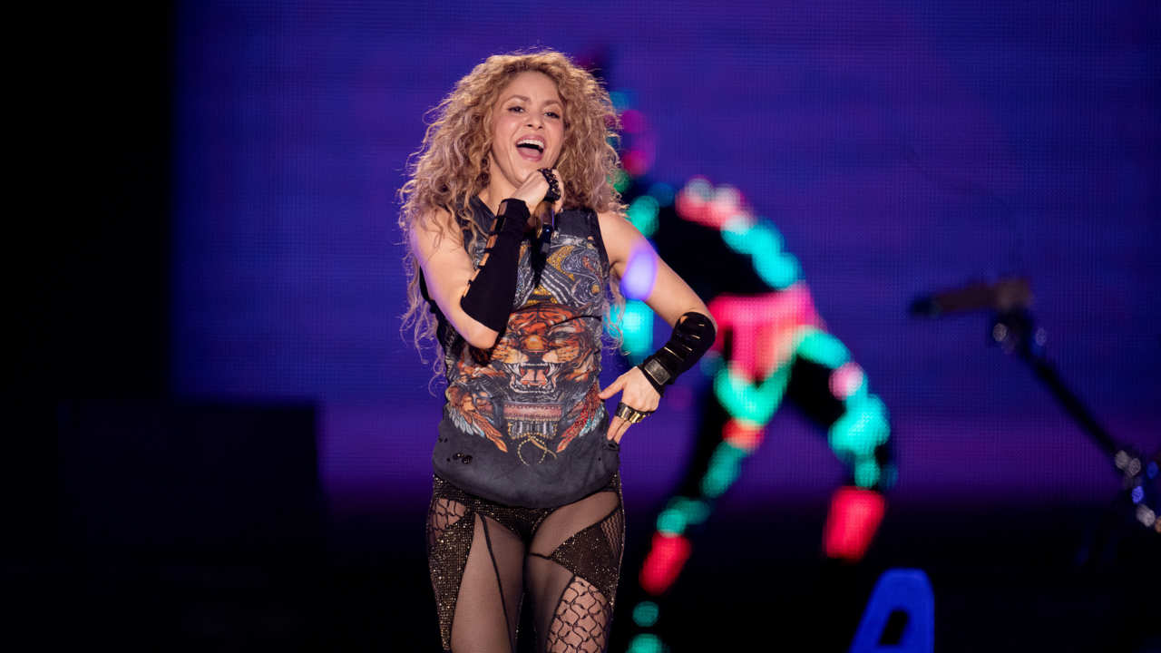 El entrenamiento de Shakira: 5 ejercicios para lograr un vientre plano y presumir de abdominales