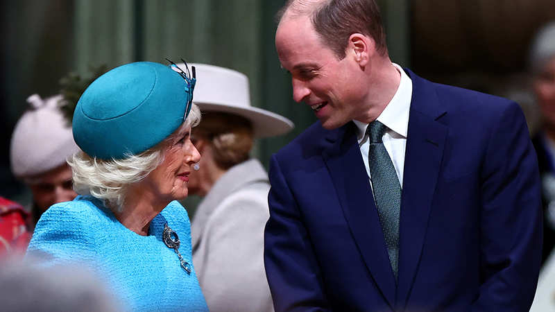 La Reina Camilla y el Príncipe Guillermo en la Abadía de Westminster