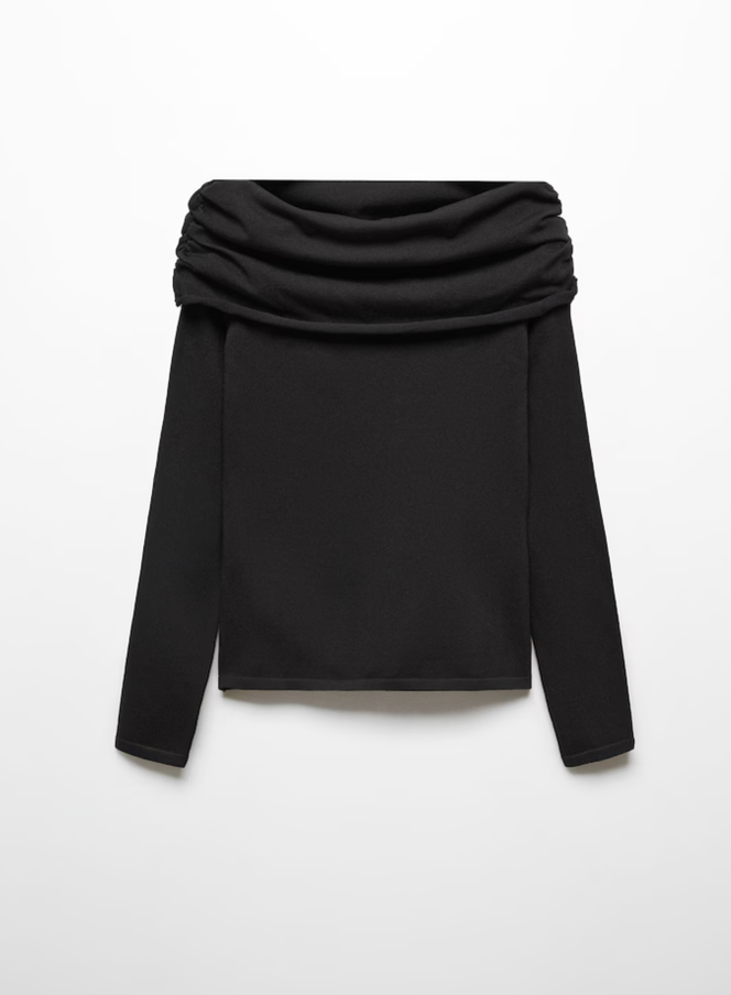 Este jersey con escote 'bardot' y de color negro transmite elegancia