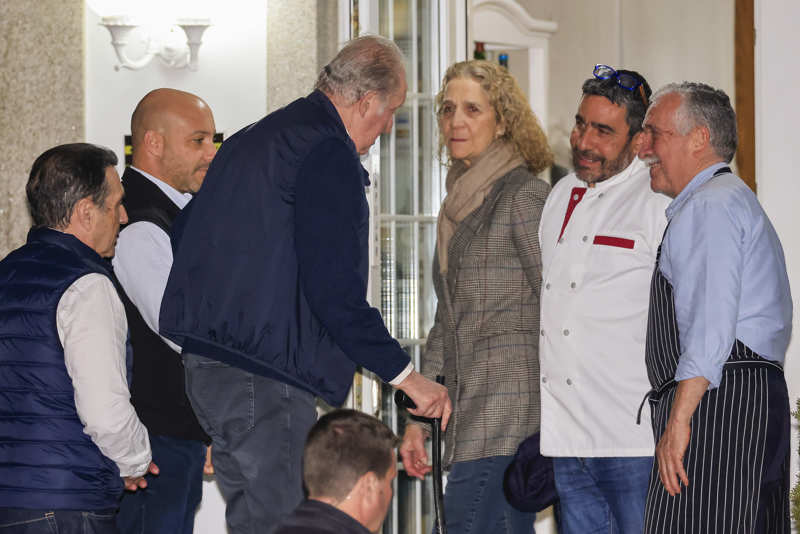Juan Carlos I y la Infanta Elena fueron recibidos por el cocinero y dueño del restaurante
