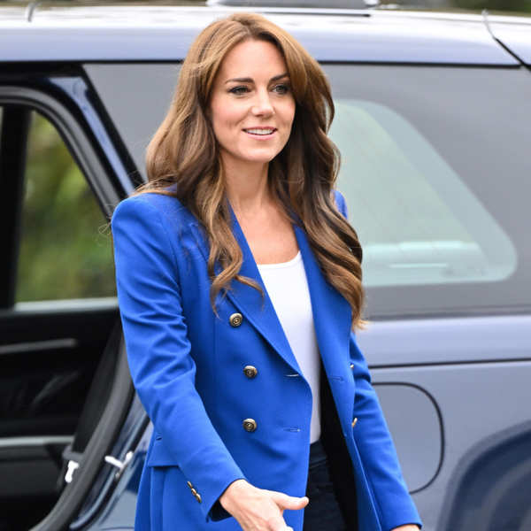 Kate Middleton con blazer azul