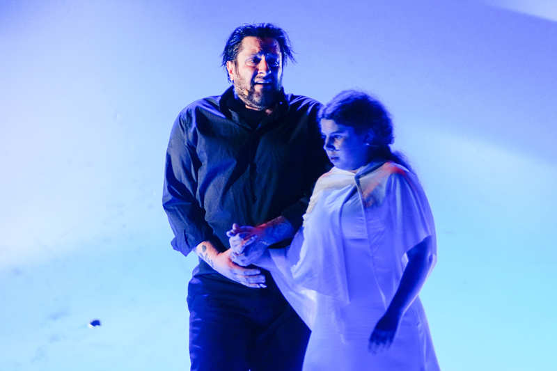Rafael Amargo y Carla Vigo actuando juntos en la obra Yerma