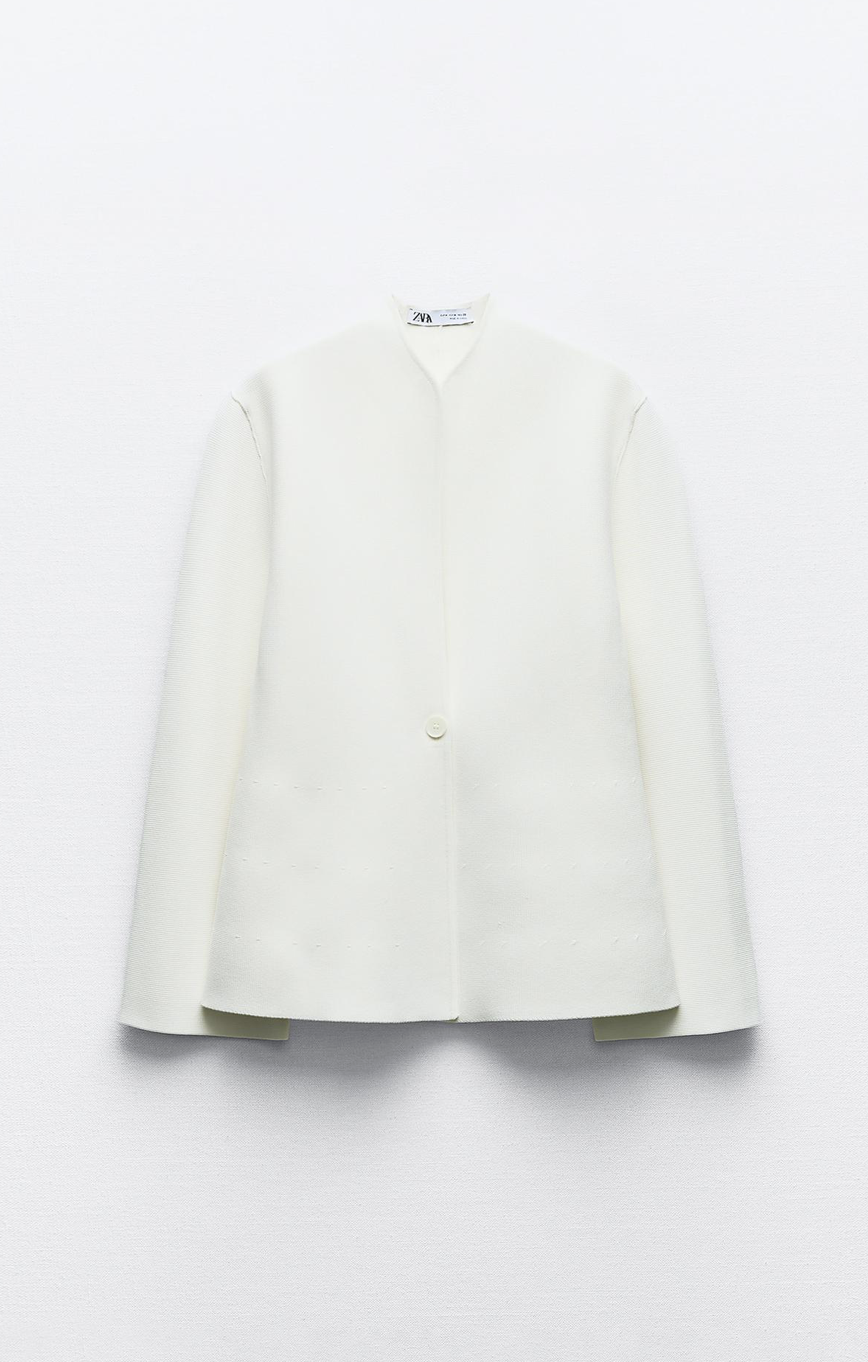 Esta blazer de Zara tiene un diseño entallado que resaltará tu cintura en cuestión de segundos