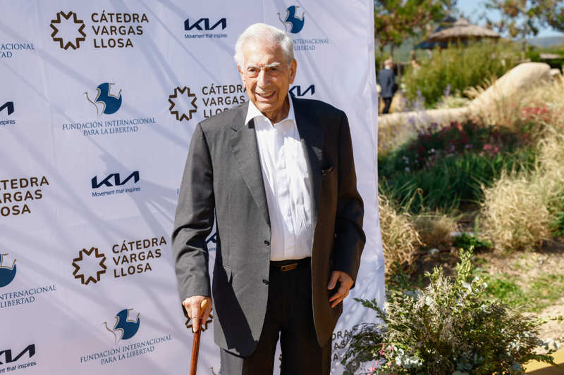 Mario Vargas Llosa en un photocall