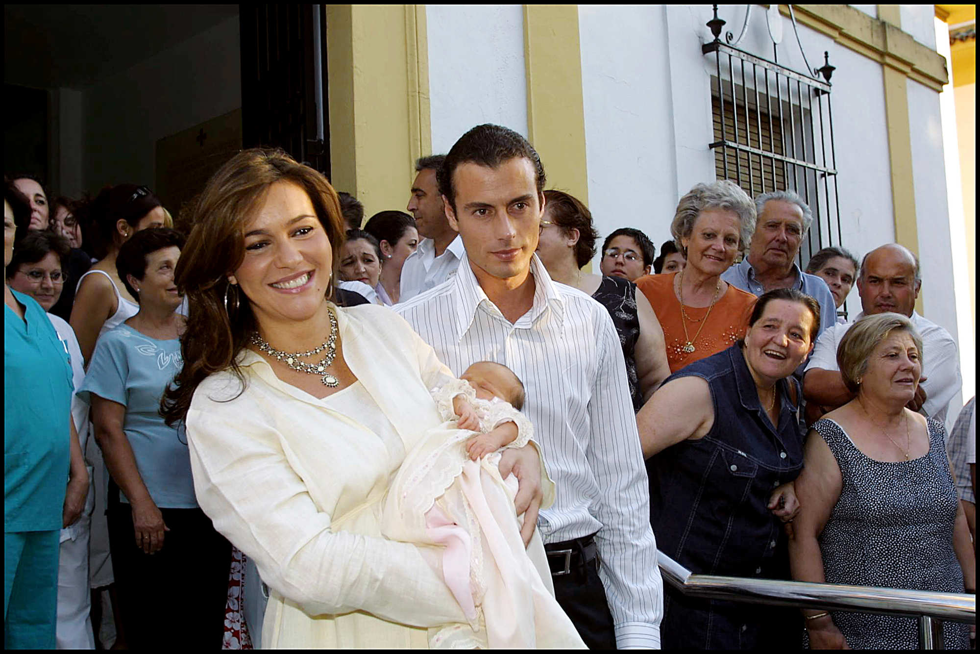 La presentadora de televisión Arancha del Sol y su marido, el torero Finito de Córdoba presentan a su hija recién nacida, Lucía