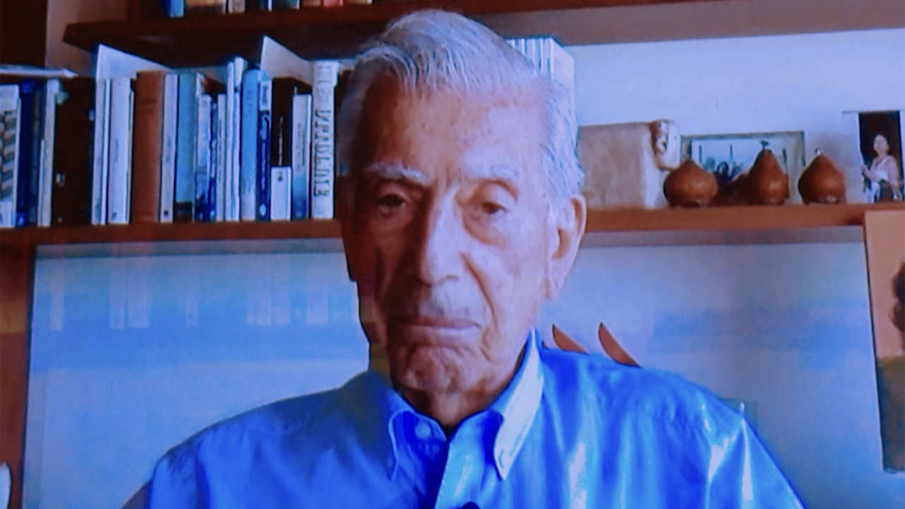Mario Vargas Llosa zanja los rumores sobre su delicado estado de salud a golpe de reaparición