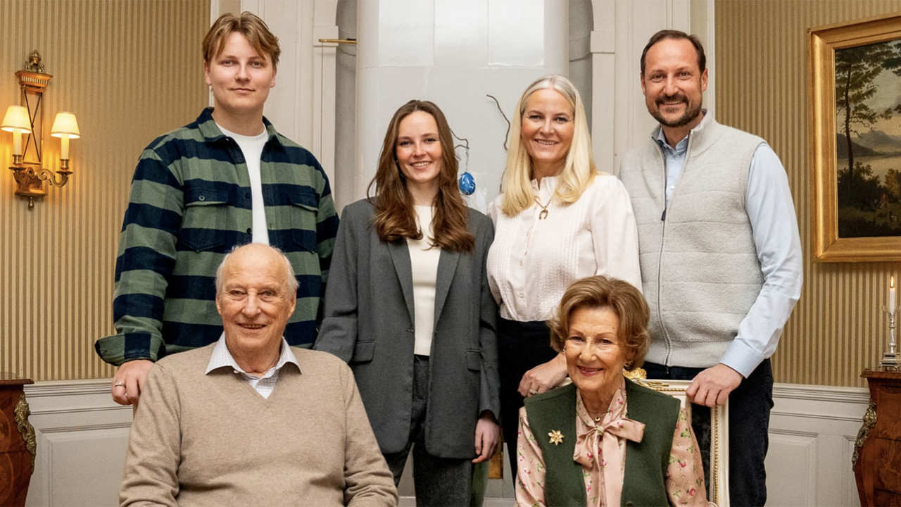 La Familia Real de Noruega en un posado oficial