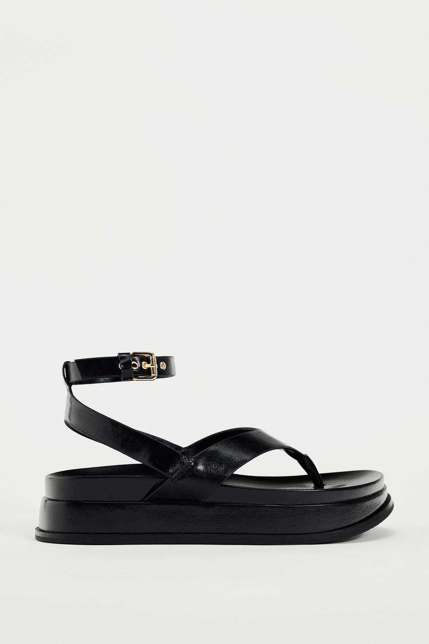Sandalia Flatform pulsera de Zara 39,95 euros