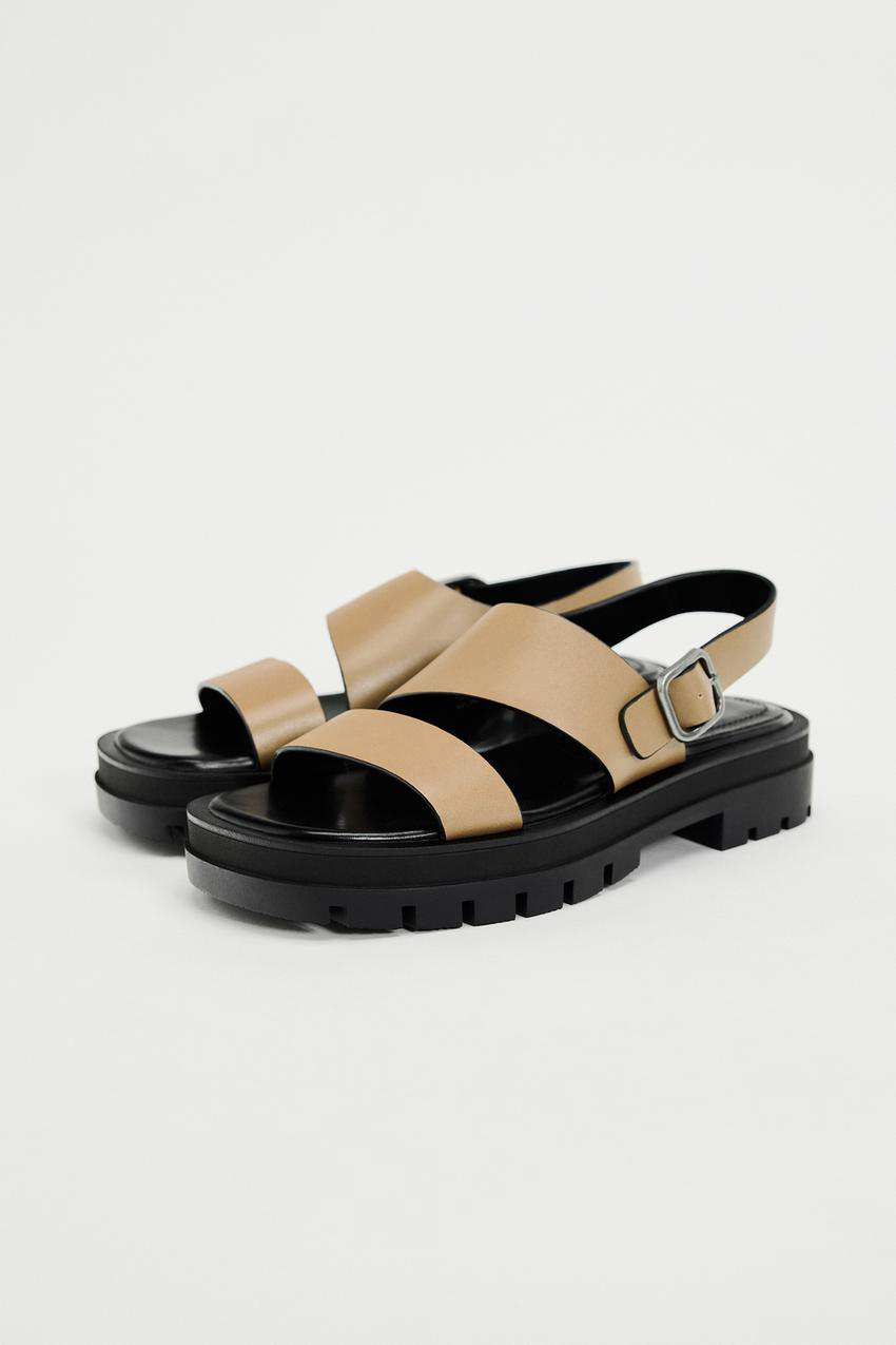 Sandalia piel asime´trica de Zara 39,95 euros