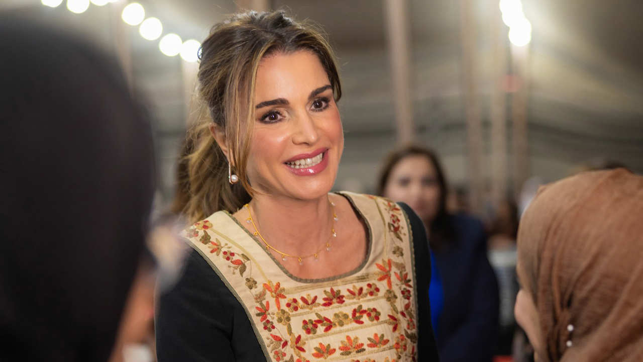 El juego maestro de Rania de Jordania: dos caras, dos estilos