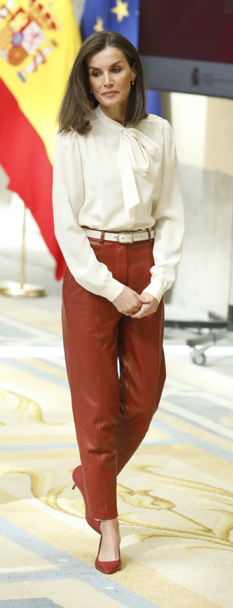 La Reina Letizia con pantalones de cuero rojo