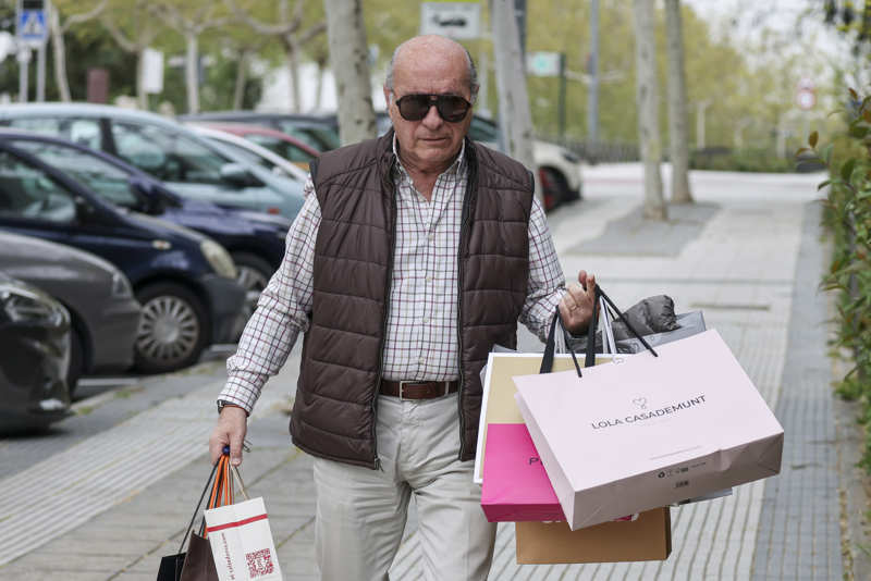 José Carlos Bernal tras una jornada de compras