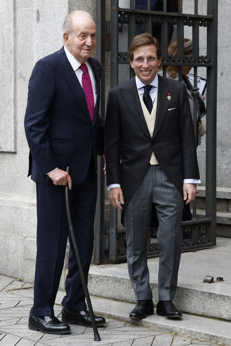 Juan Carlos de Borbón acude a la boda de Almeida. 