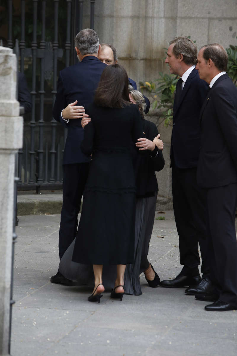 El Rey Felipe y su primo se funden en un emotivo abrazo