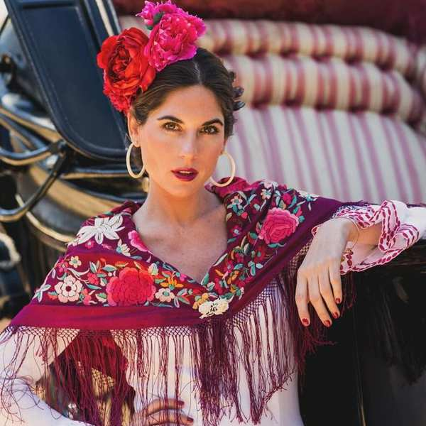 El vestidazo estampado de Lourdes Montes para ir a la Feria de Abril sin vestirse de flamenca 