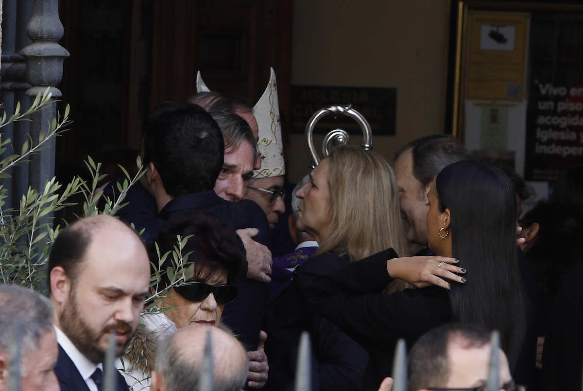 Los Gómez-Acebo, rotos en la misa funeral de Fernando Gómez-Acebo