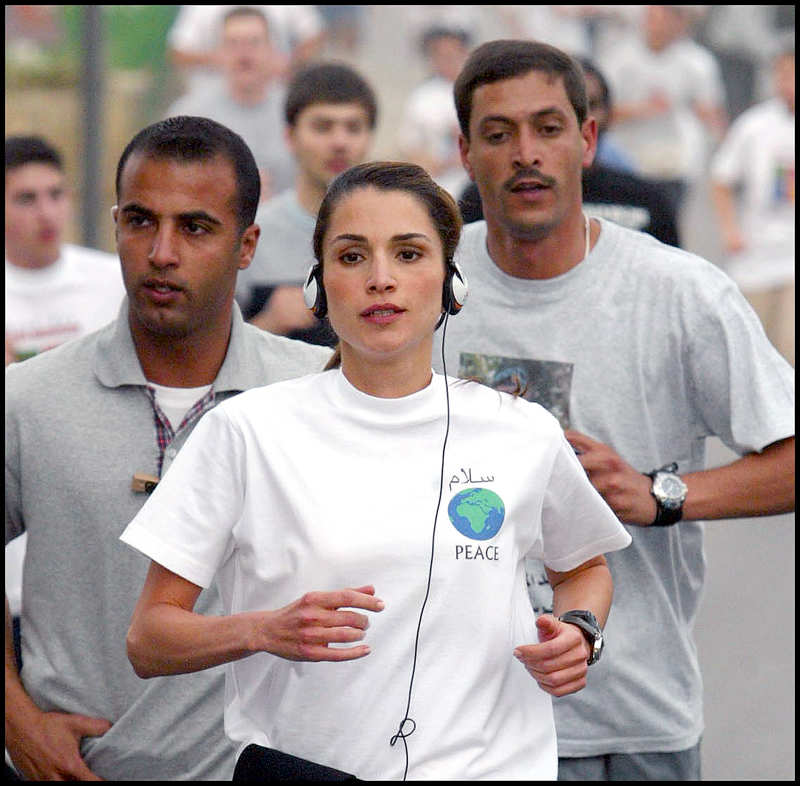 Rania de Jordania running
