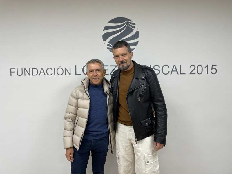 El Turronero y Antonio Banderas en la Fundación López Mariscal
