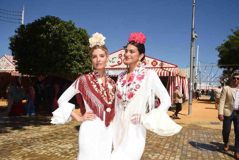Marta Lozano y Teresa Andrés Gonzalvo en la Feria de Abril