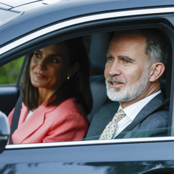 Rey Felipe y Reina Letizia, en su coche 