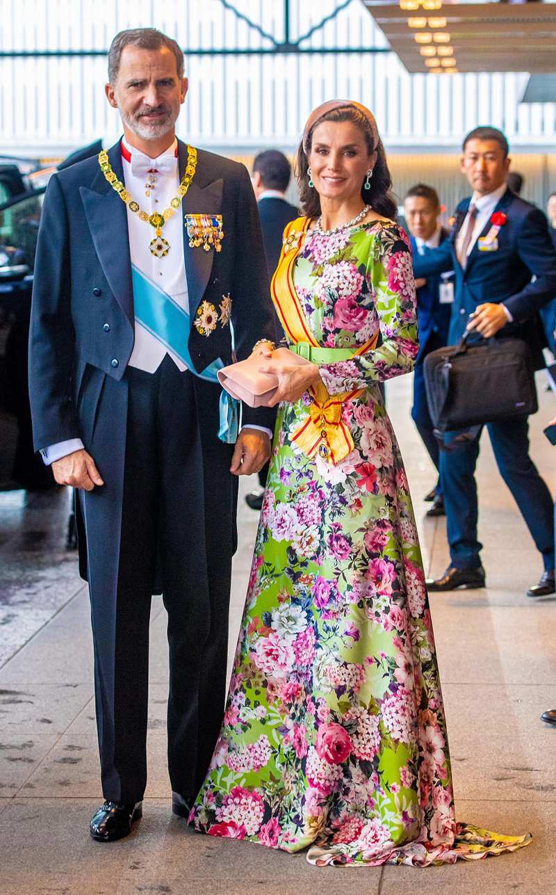 La Reina Letizia con vestido de flores de Matilde Cano