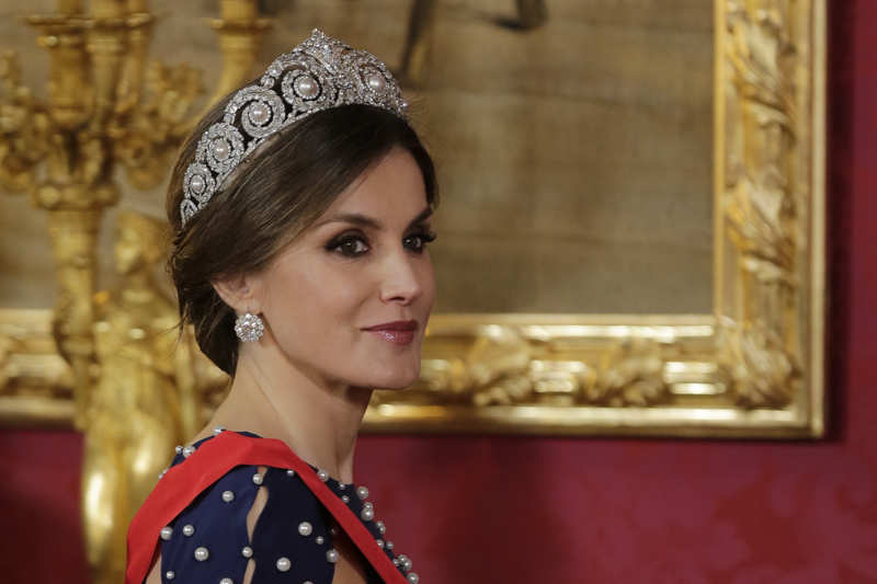 Abrimos el joyero de la Reina Letizia en su viaje a Holanda