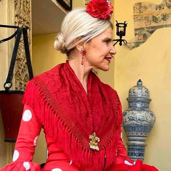 Eugenia Martínez de Irujo lleva el traje de flamenca más bonito que hemos visto este año en la Feria de Abril