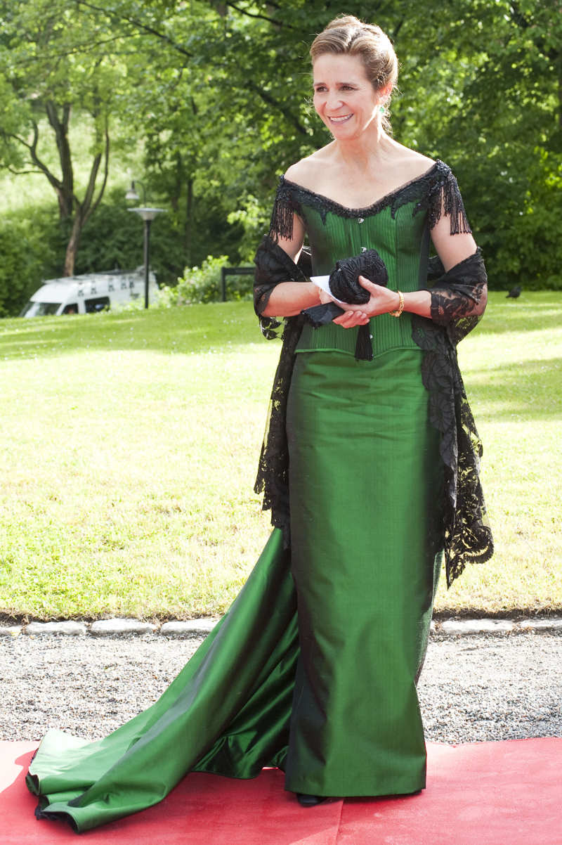 La infanta Elena, en la cena de gala previa a la boda de la princesa Victoria de Suecia