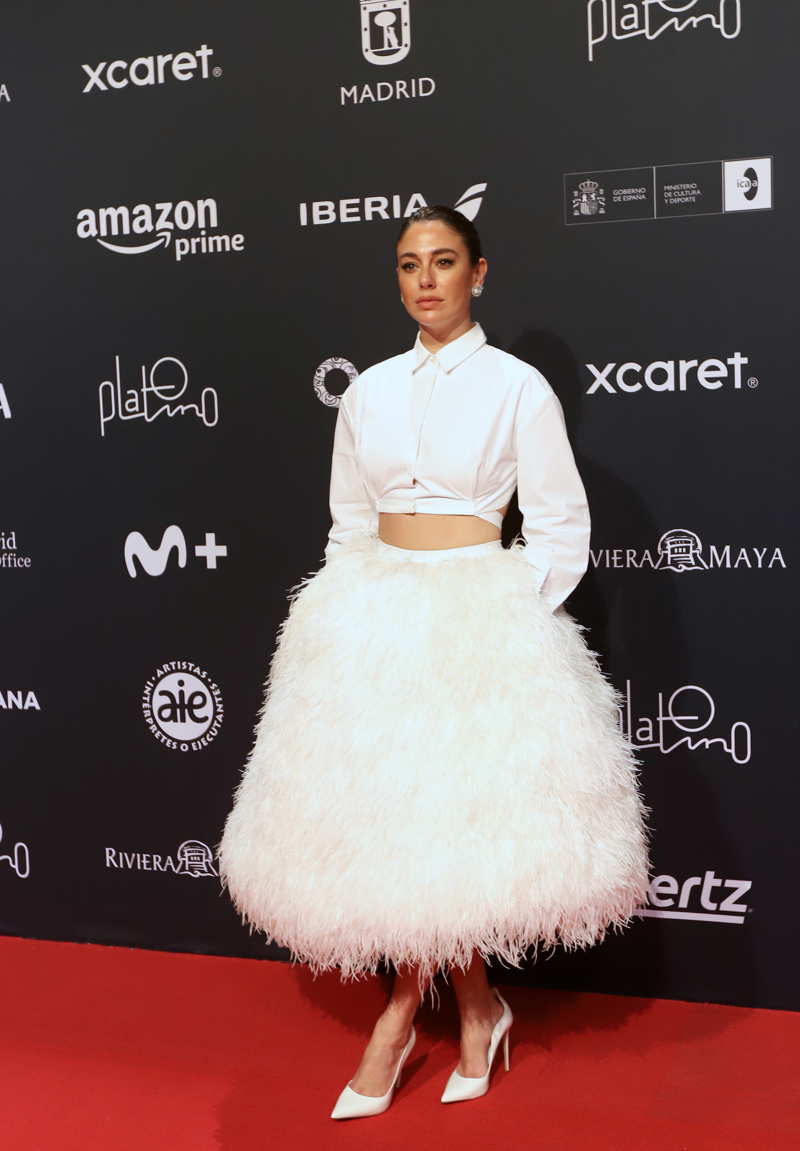 La falda de plumas de Blanca Suárez y la tendencia que arrasará entre invitadas 