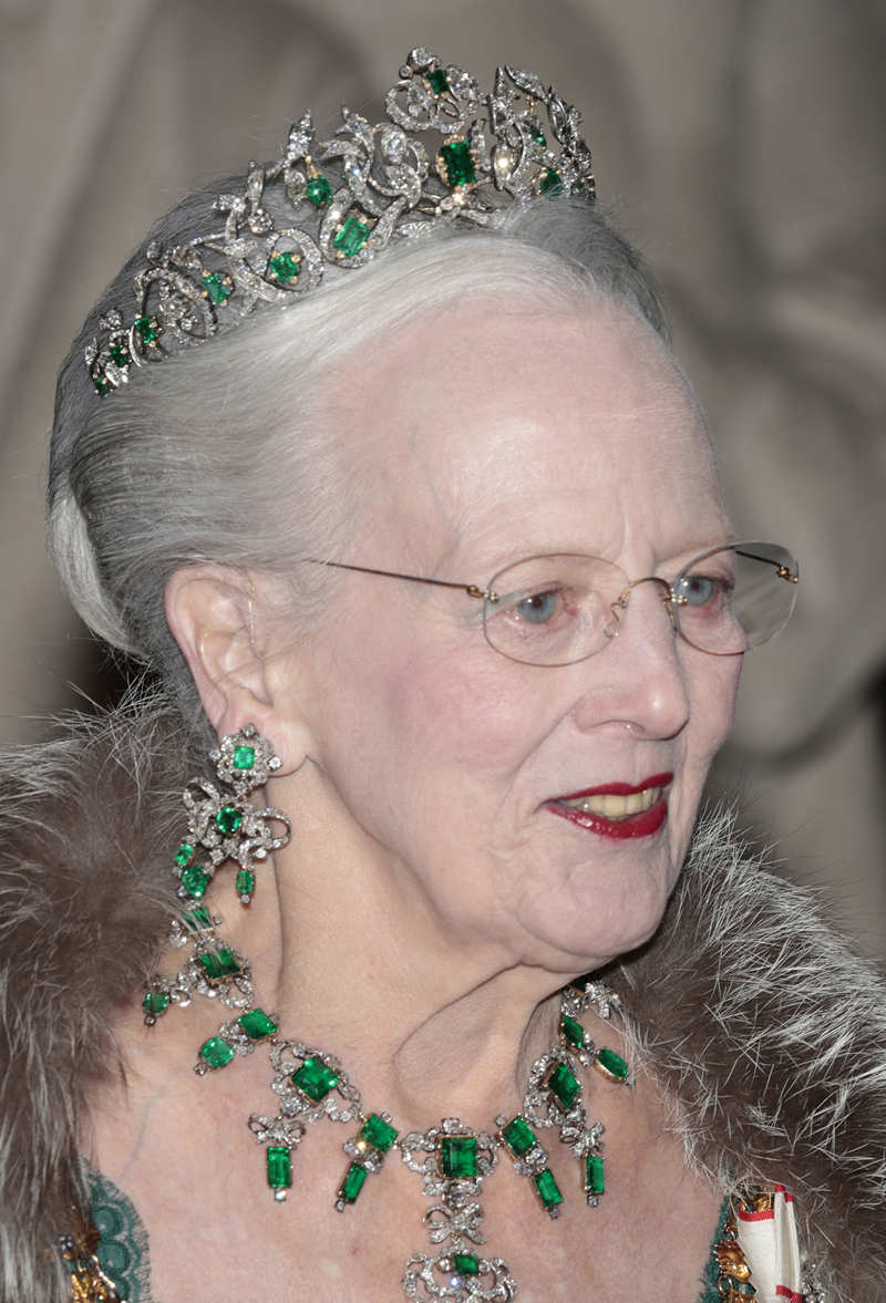 La reina Margarita de Dinamarca con esmeralds