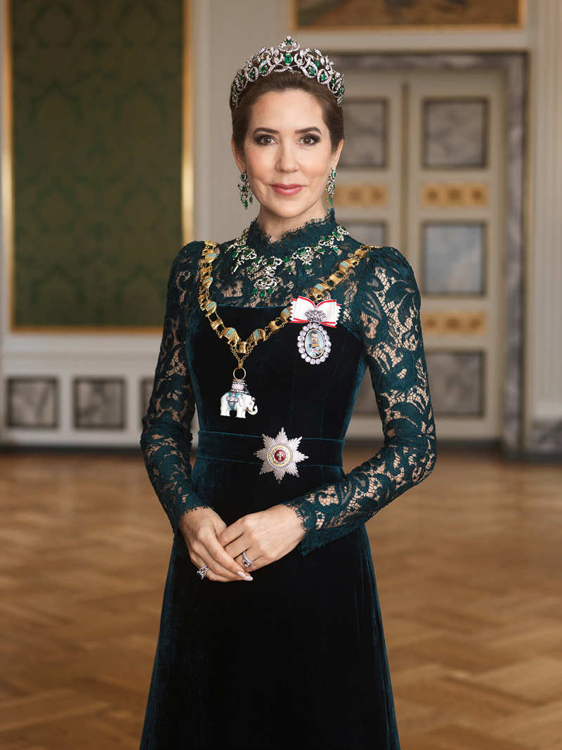 La reina Mary de Dinamarca, con joyas de esmeraldas