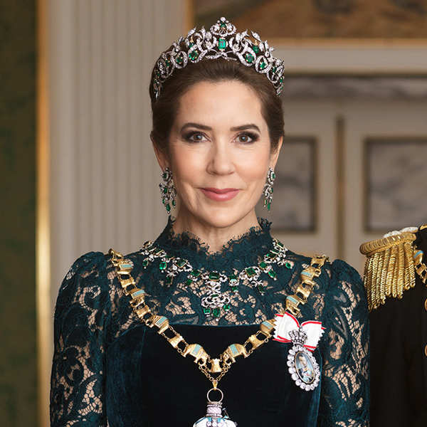 El poder de las esmeraldas de Mary de Dinamarca en su primer posado como reina