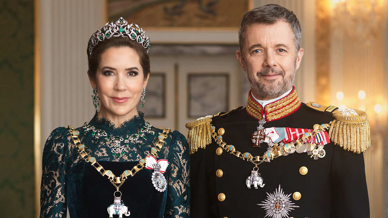 Las espectaculares esmeraldas de Mary de Dinamarca en su primer posado como reina