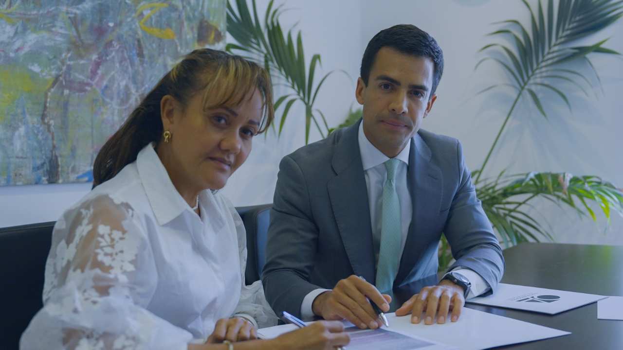 Darlin Arrieta y Juango Ospina en su despacho