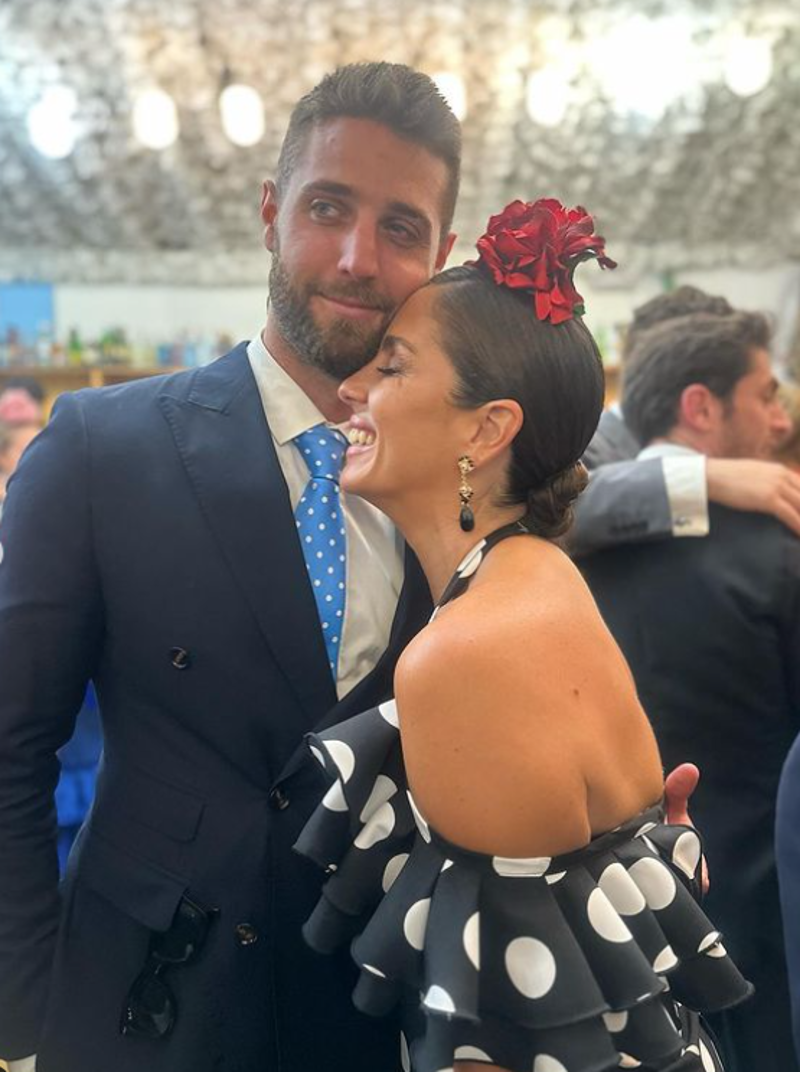 Anabel Pantoja junto a su novio. 