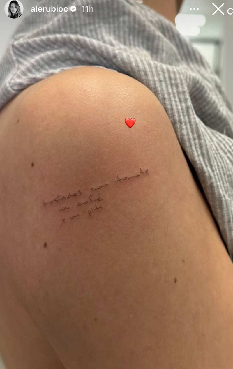 El microtatuaje de Alejandra Rubio, caligrafía finísima 