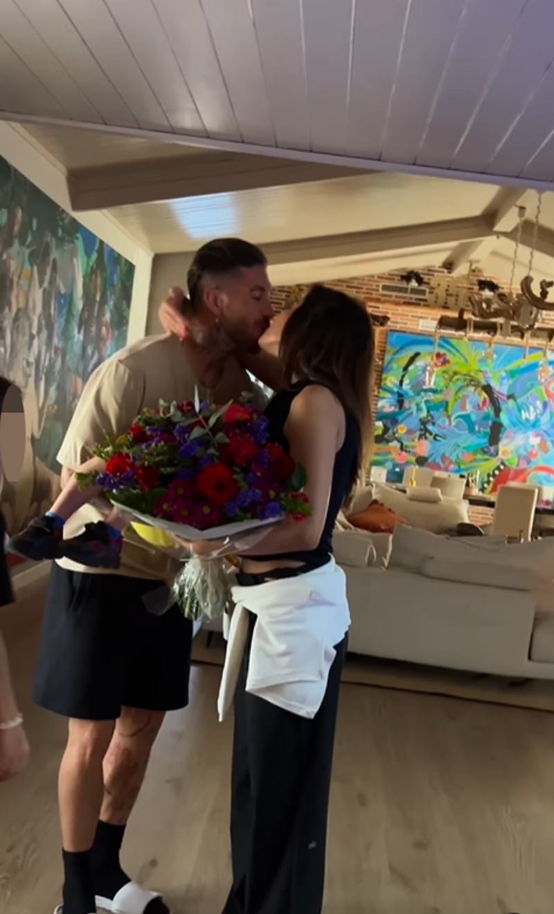 Pilar Rubio y Sergio Ramos en el interior de su casa de Sevilla. 