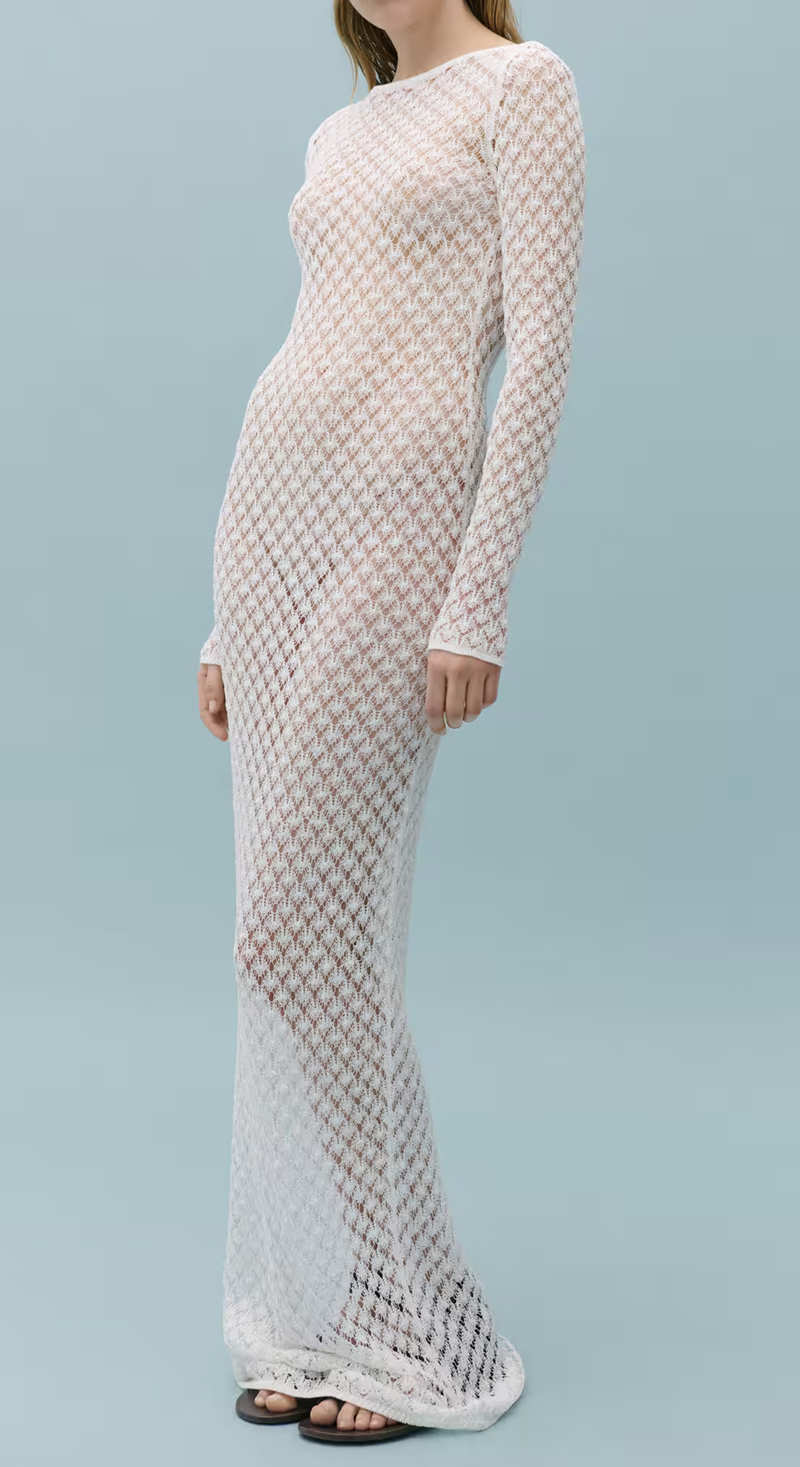 Vestido crochet espalda abierta de Victoria Beckham X Mango 95 euros 