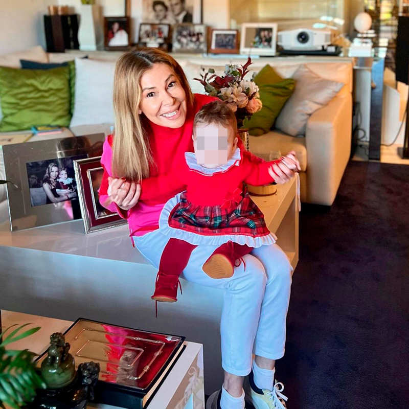 Ana Obregón en el salón de su casa.