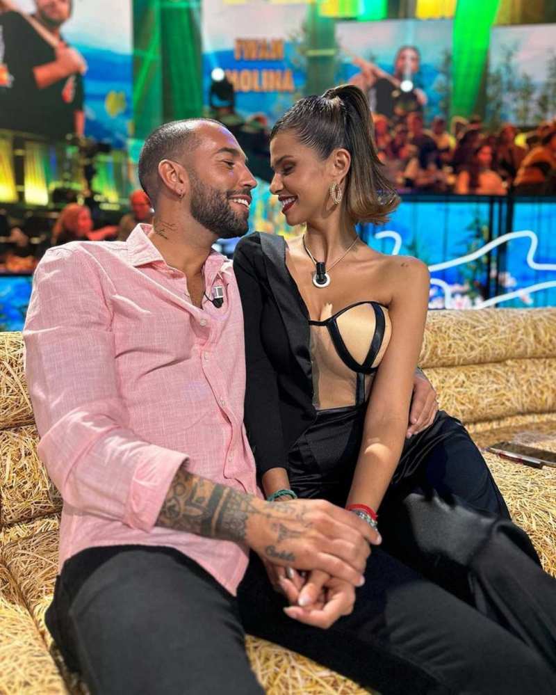 Marina Ruiz y Omar Sánchez en un plató de televisión