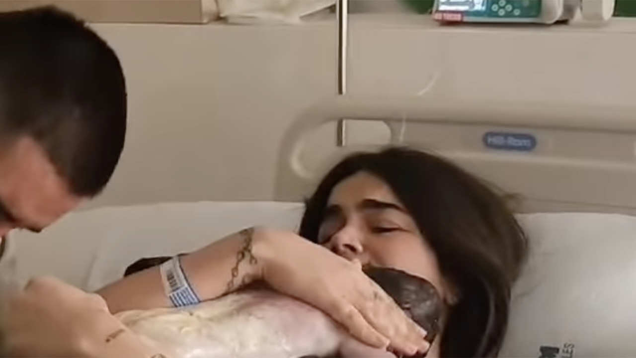 Las redes estallan contra Violeta Mangriñán al compartir un vídeo del parto de su hija