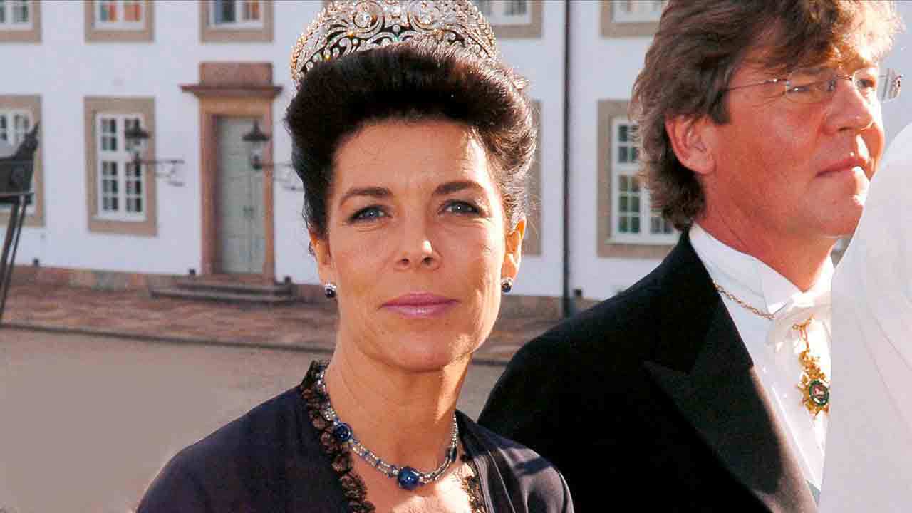 El día que Carolina de Mónaco eclipsó a todas las royals en la boda de Federico y Mary de Dinamarca con su vestido lencero 