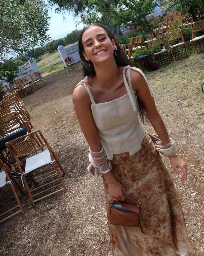 Victoria Federica de Marichalar arrasa de dama de honor en la boda de su prima y estrena un lujosísimo bolso 