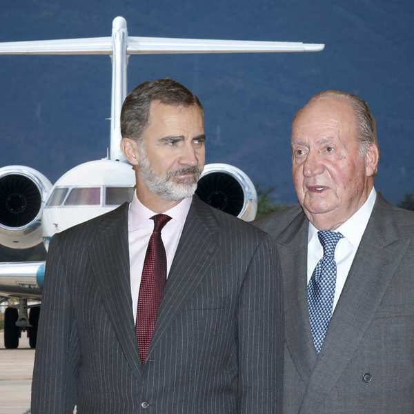 El percance aéreo que obliga al Rey Felipe y Don Juan Carlos a verse las caras