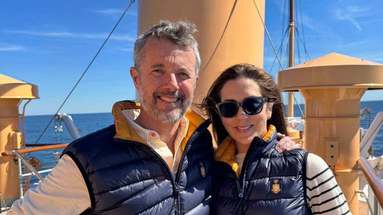 Federico y Mary de Dinamarca celebran su 20 aniversario con su foto más romántica en alta mar